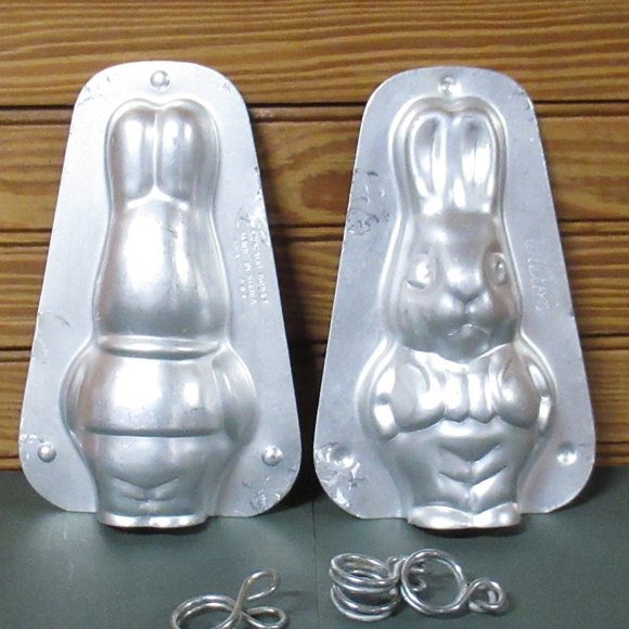 Wilton Kitchen 974 Wilton Small 3d Bunny Chocolate Mold Clips Poshmark